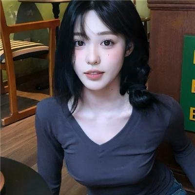 龙纹身的女孩
